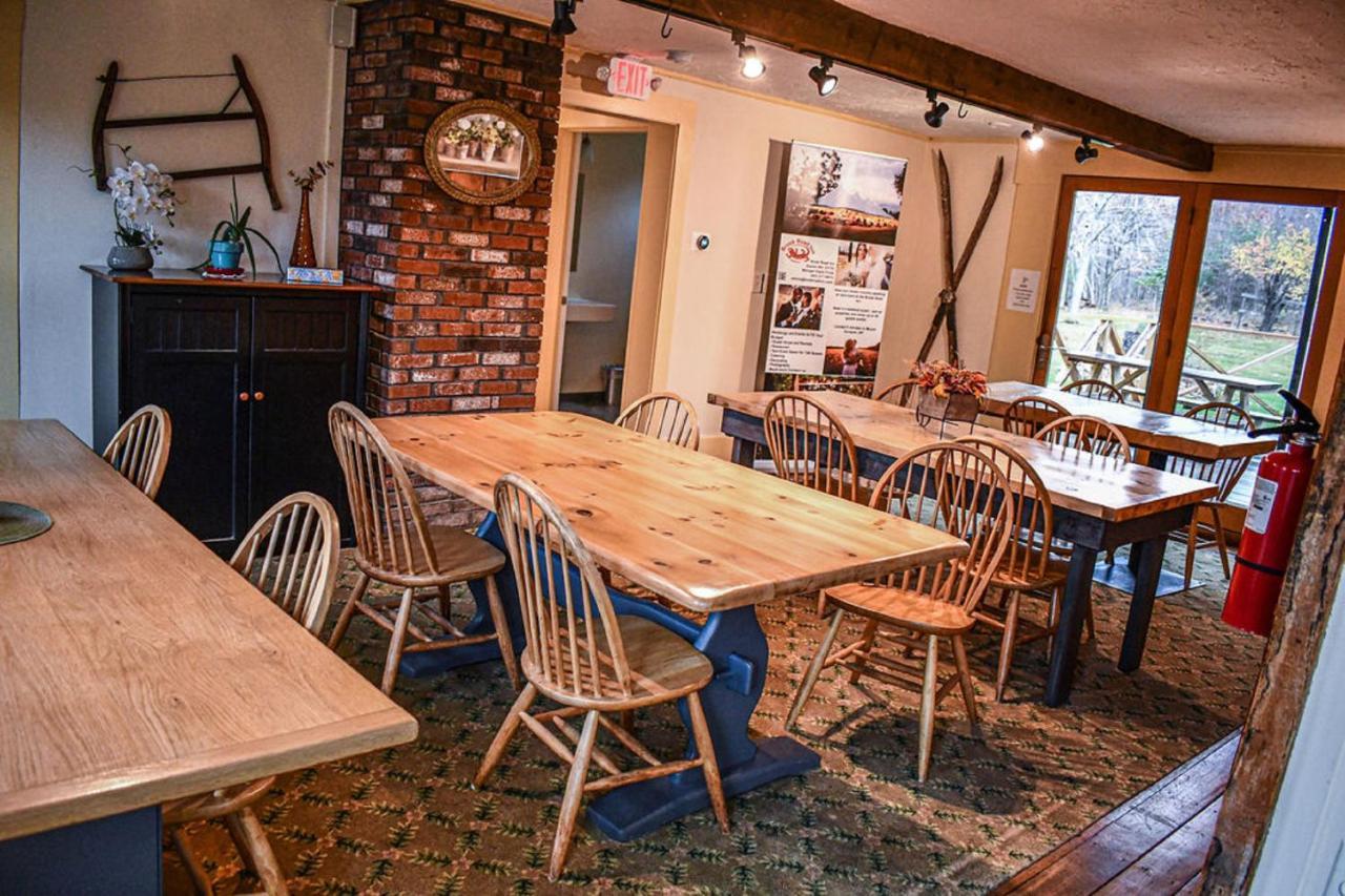 Brook Road Inn Goshen Eksteriør billede